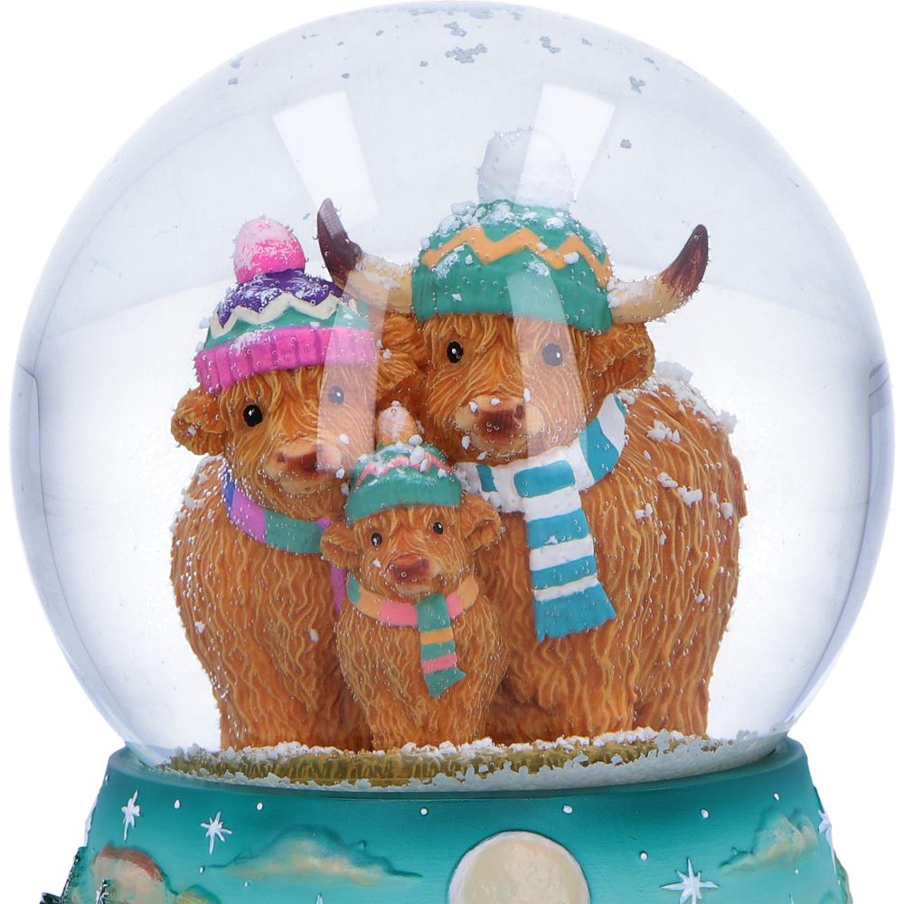 Winter Highland Cow Snow Globe 13.7cm